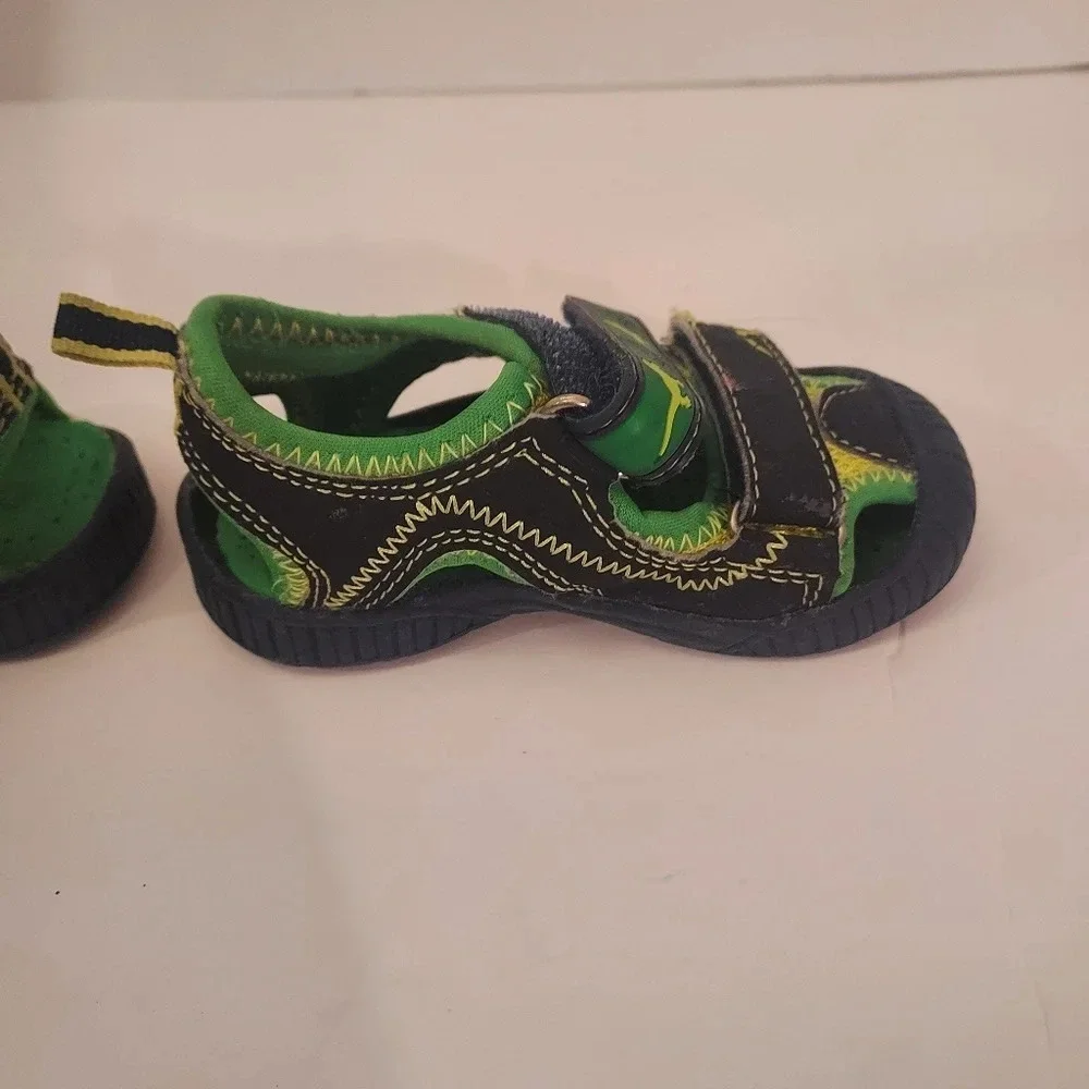 OshKosh B'gosh Blue and Green with Lizards Light Up Sandals in Size 5